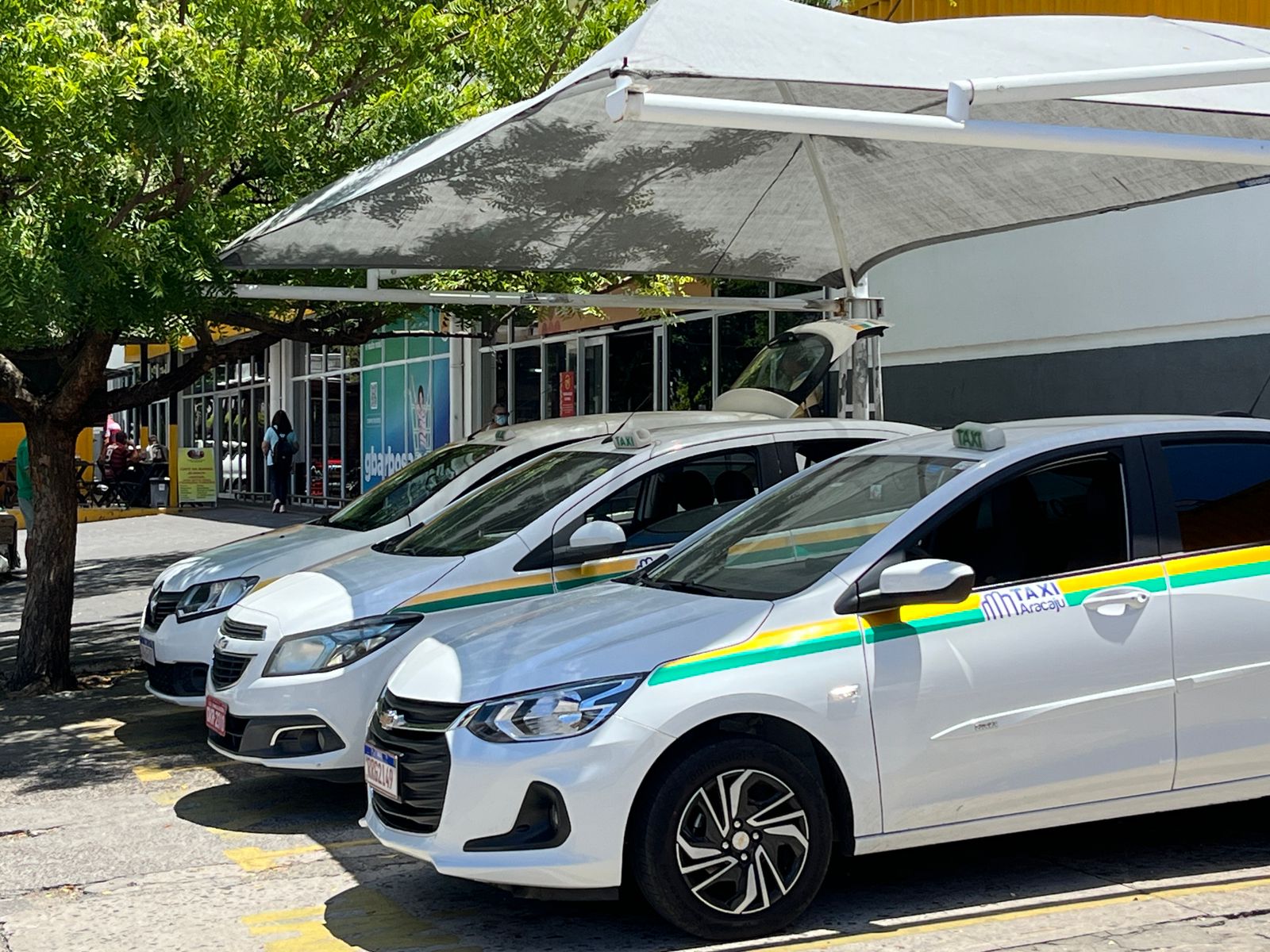 SMTT de Aracaju dá prazo de 30 dias úteis para taxistas com alvarás vencidos regularizarem a situação - SMTT Aracaju